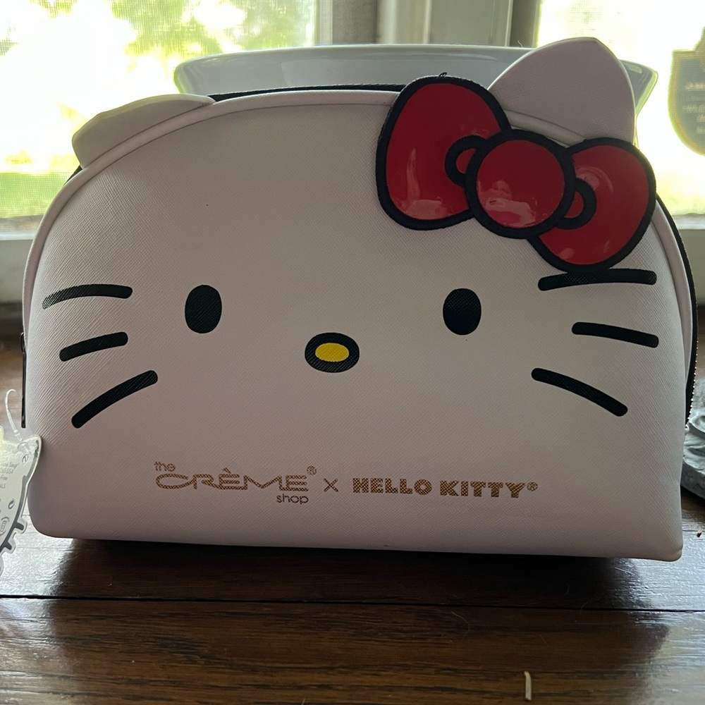 NWT Hello Kitty Crème Shop cosmetic bag